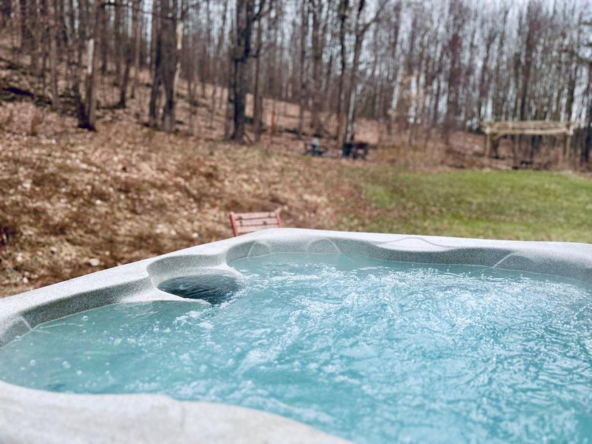 Cozy And Charming Cottage With Jacuzzi And Fire Pit! Livingston Manor Exterior photo
