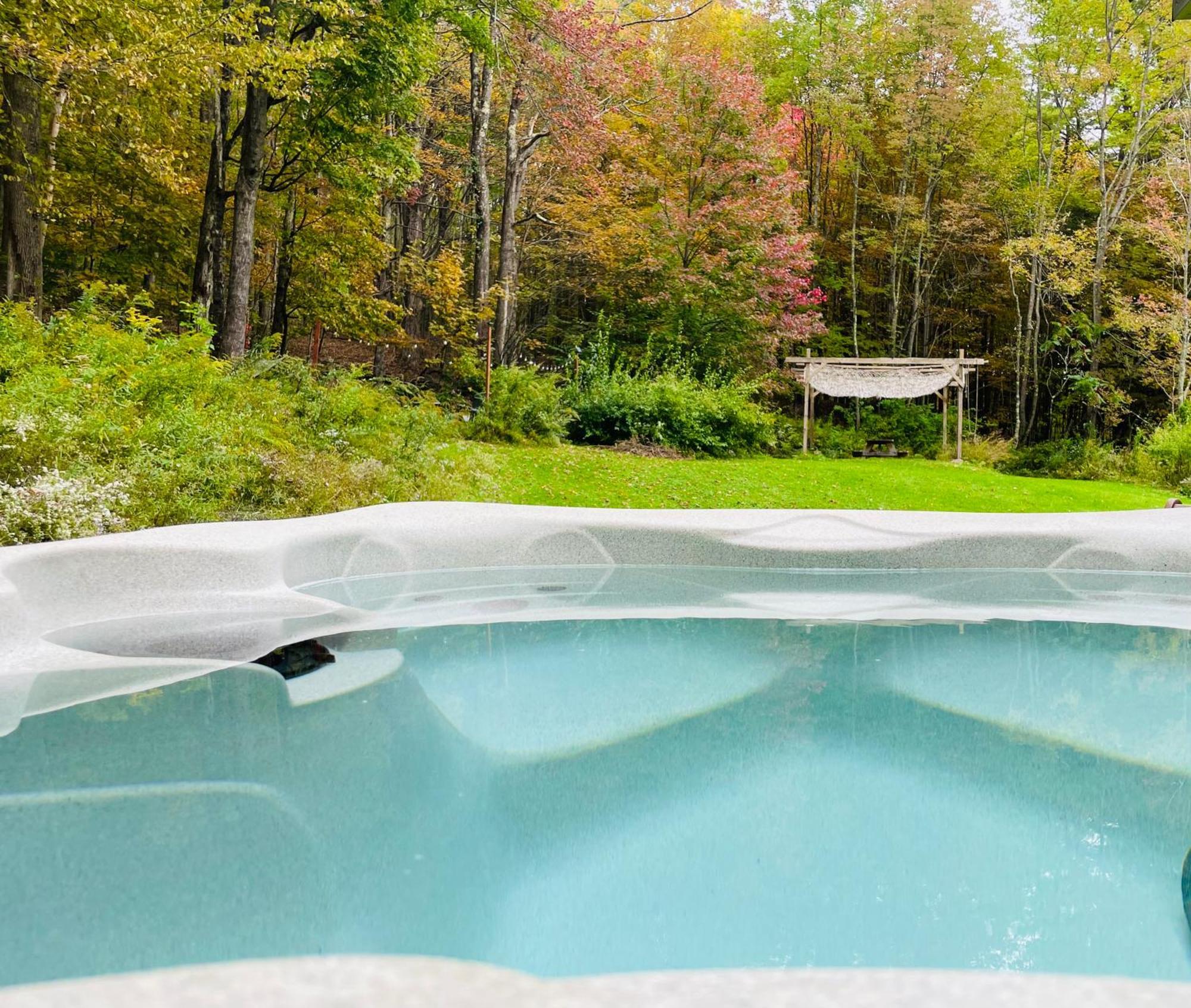Cozy And Charming Cottage With Jacuzzi And Fire Pit! Livingston Manor Exterior photo